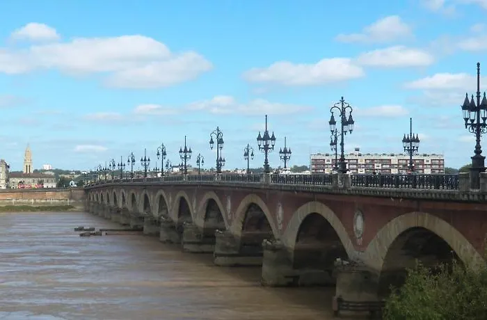 Quai Bourgeois * Bordeaux